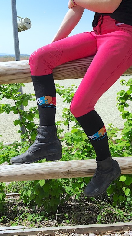 chaussettes cavalcade de chevaux rouge situation