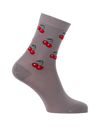 Chaussettes grises claires avec cerises grises foncées