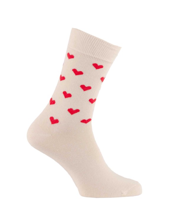Chaussettes fantaisie avec des coeurs rouges sur fond écru